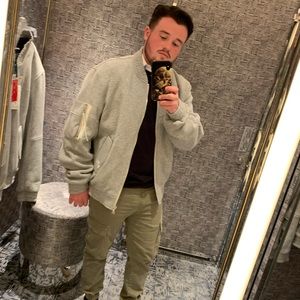 Meet your Posher, Avery